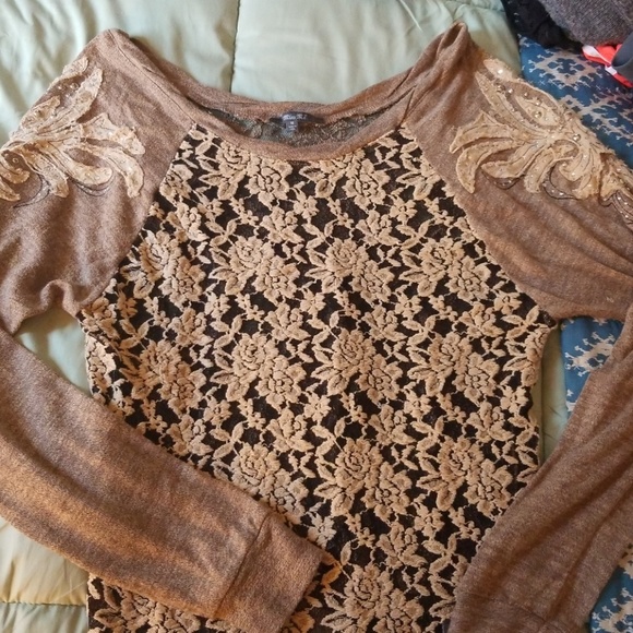 Miss Me Tops - Make an offer!